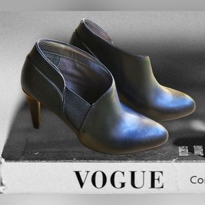 Adrienne Vittadini Black Leather Tikki Ankle Booties Size 6.5